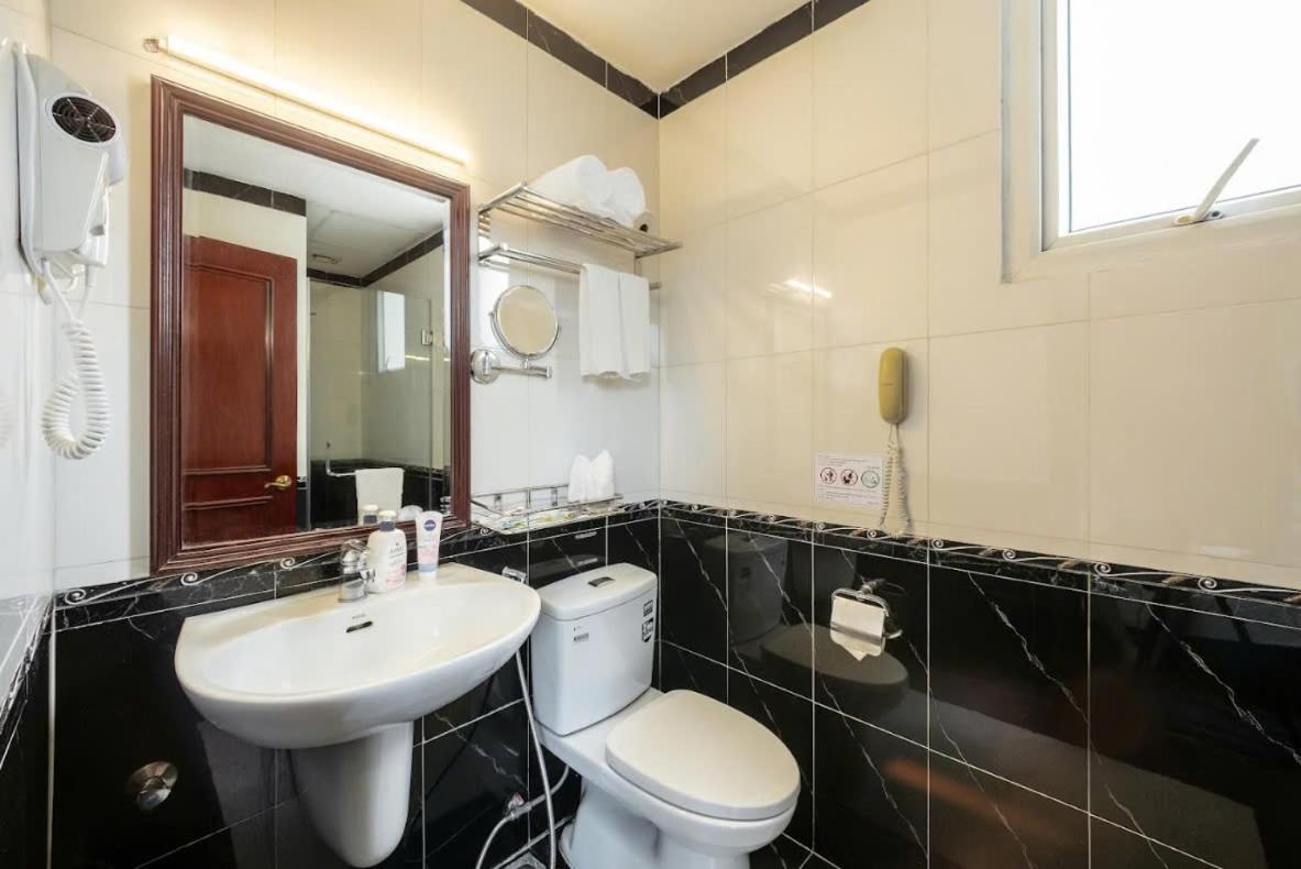 A25 Hotel - 15 Tran Quoc Toan Ханой Екстериор снимка