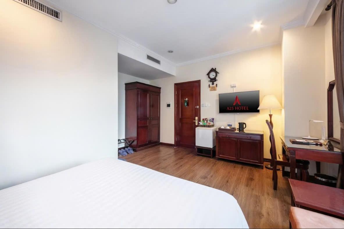 A25 Hotel - 15 Tran Quoc Toan Ханой Екстериор снимка